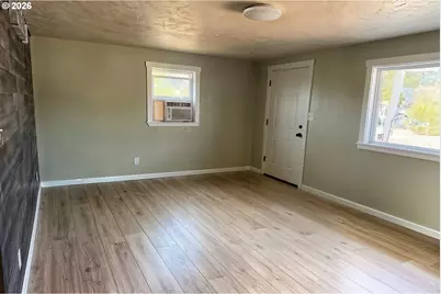 680 S 5th St, Harrisburg, OR 97446 - Photo 5
