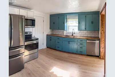 680 S 5th St, Harrisburg, OR 97446 - Photo 5