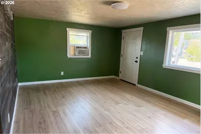 680 S 5th St, Harrisburg, OR 97446 - Photo 5