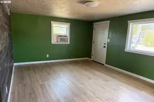 680 S 5th St, Harrisburg, OR 97446 - Photo 5