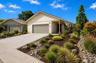 1886 Woodstock Circle, Salem, OR 97304 - Photo 3
