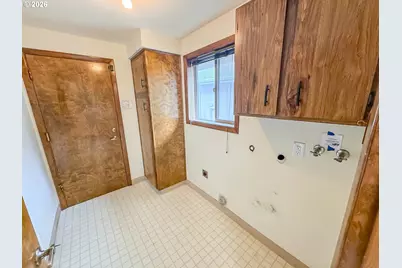 1886 Woodstock Cir, Salem, OR 97304 - Photo 25