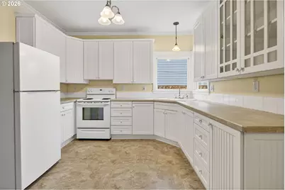 325 E Arlington St, Gladstone, OR 97027 - Photo 13