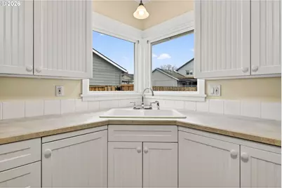 325 E Arlington St, Gladstone, OR 97027 - Photo 11