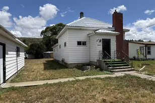 265 N 4th Ave, Elgin, OR 97827 - Photo 3