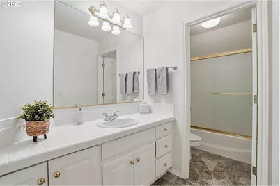 11060 SW Byrom Ter, Tualatin, OR 97062 - Photo 25