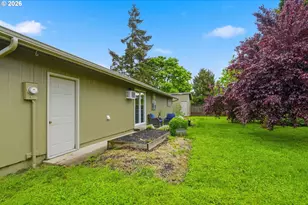 823 W Quinalt St, Springfield, OR 97477 - Photo 33