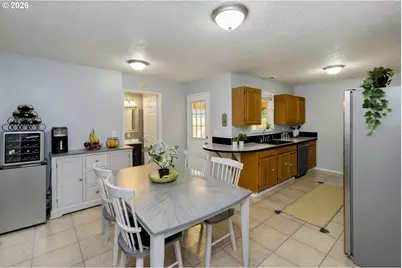 7904 SE 104th Ave, Portland, OR 97266 - Photo 9