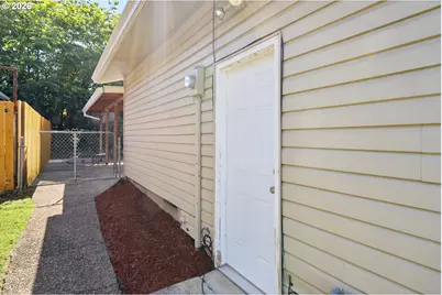 7904 SE 104th Ave, Portland, OR 97266 - Photo 35