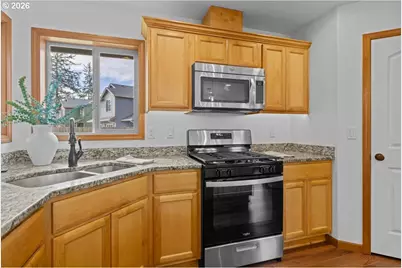 371 SW Kalmia Ave, Warrenton, OR 97146 - Photo 9