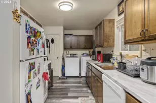 504 E 9th 14 St, Newberg, OR 97132 - Photo 11