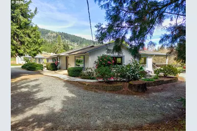 128 Market Ln, Myrtle Creek, OR 97457 - Photo 3