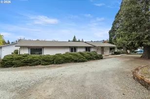 128 Market Ln, Myrtle Creek, OR 97457 - Photo 3