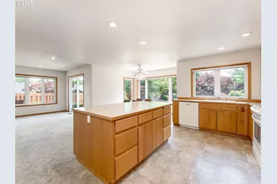 2390 NW Quail Ct, McMinnville, OR 97128 - Photo 11