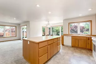 2390 NW Quail Ct, McMinnville, OR 97128 - Photo 11