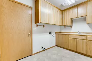 2390 NW Quail Ct, McMinnville, OR 97128 - Photo 41