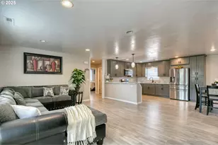 256 NW Jewell Ct, Irrigon, OR 97844 - Photo 3