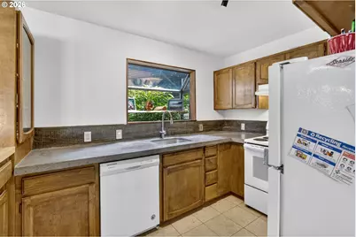 3250 NW Oceanview Dr #18, Newport, OR 97365 - Photo 9