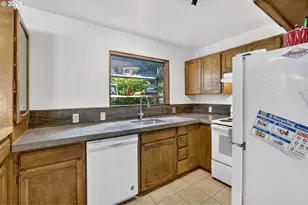 3250 NW Oceanview Dr, Newport, OR 97365 - Photo 9