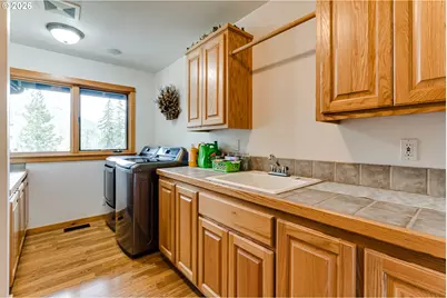 49985 McKenzie Hwy, Vida, OR 97488 - Photo 19