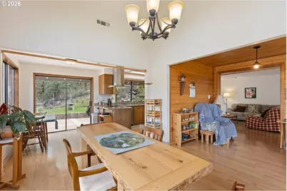 755 Plin St, Myrtle Creek, OR 97457 - Photo 11