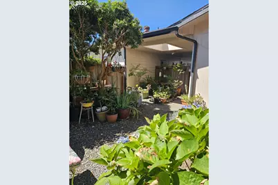 542 Pacific Ave, Brookings, OR 97415 - Photo 3