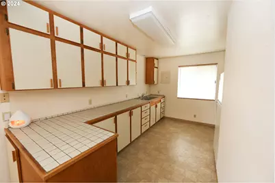 542 Pacific Ave, Brookings, OR 97415 - Photo 5