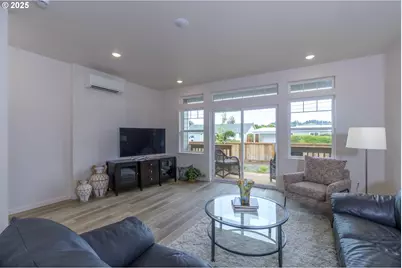 1591 37th St, Florence, OR 97439 - Photo 3