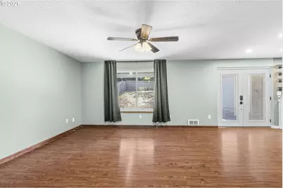 428 S 2nd Pl, Kalama, WA 98625 - Photo 7