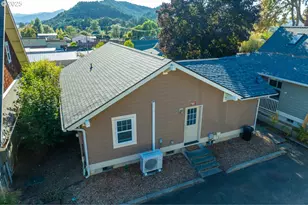 369 B St, Elkton, OR 97436 - Photo 25