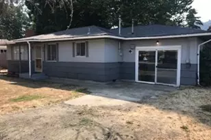 613 Irving Dr, Myrtle Creek, OR 97457 - Photo 1