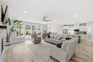 816 Riley Dr, Silverton, OR 97381 - Photo 5