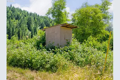 596 Raleigh Dr, Winston, OR 97496 - Photo 19