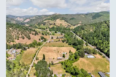 596 Raleigh Dr, Winston, OR 97496 - Photo 27