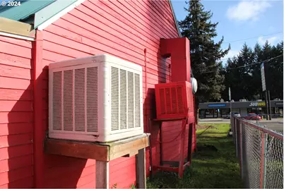 224 N Main St, Canyonville, OR 97417 - Photo 15