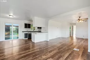 21000 NE Strawberry Flats Ln, Scotts Mills, OR 97375 - Photo 9