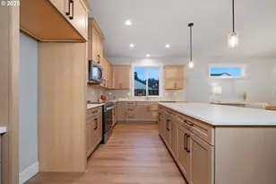 744 NE Trillium Dr, Estacada, OR 97023 - Photo 5