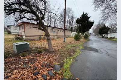 1215 SW 11th St #112, Hermiston, OR 97838 - Photo 1