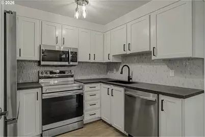 18435 NE Glisan St #10, Portland, OR 97230 - Photo 3