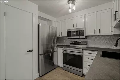 18435 NE Glisan St #10, Portland, OR 97230 - Photo 5