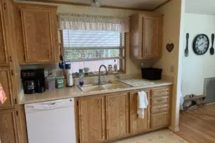 550 Lochaven Ave, Springfield, OR 97477 - Photo 5