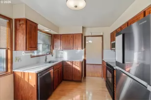 12055 SW Bruce Ln, Beaverton, OR 97008 - Photo 11