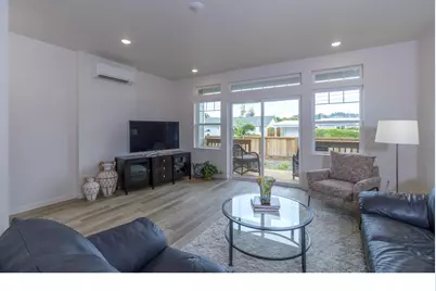 1585 37th St, Florence, OR 97439 - Photo 3