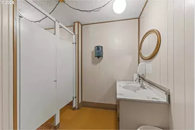 1030 W Central Blvd, Coquille, OR 97423 - Photo 23