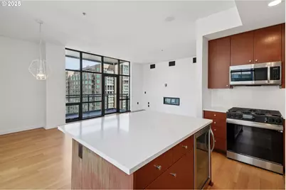 1025 NW Couch St #716, Portland, OR 97209 - Photo 9