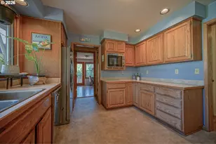 1052 W 10th Ave, Eugene, OR 97402 - Photo 19