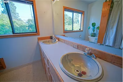 1052 W 10th Ave, Eugene, OR 97402 - Photo 39