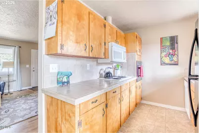 507 NW 12th St, Newport, OR 97365 - Photo 11