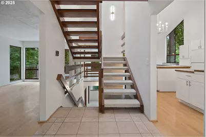 2902 SW Fairmount Blvd, Portland, OR 97239 - Photo 3