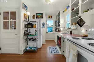 1374 Parker Pl, Astoria, OR 97103 - Photo 7